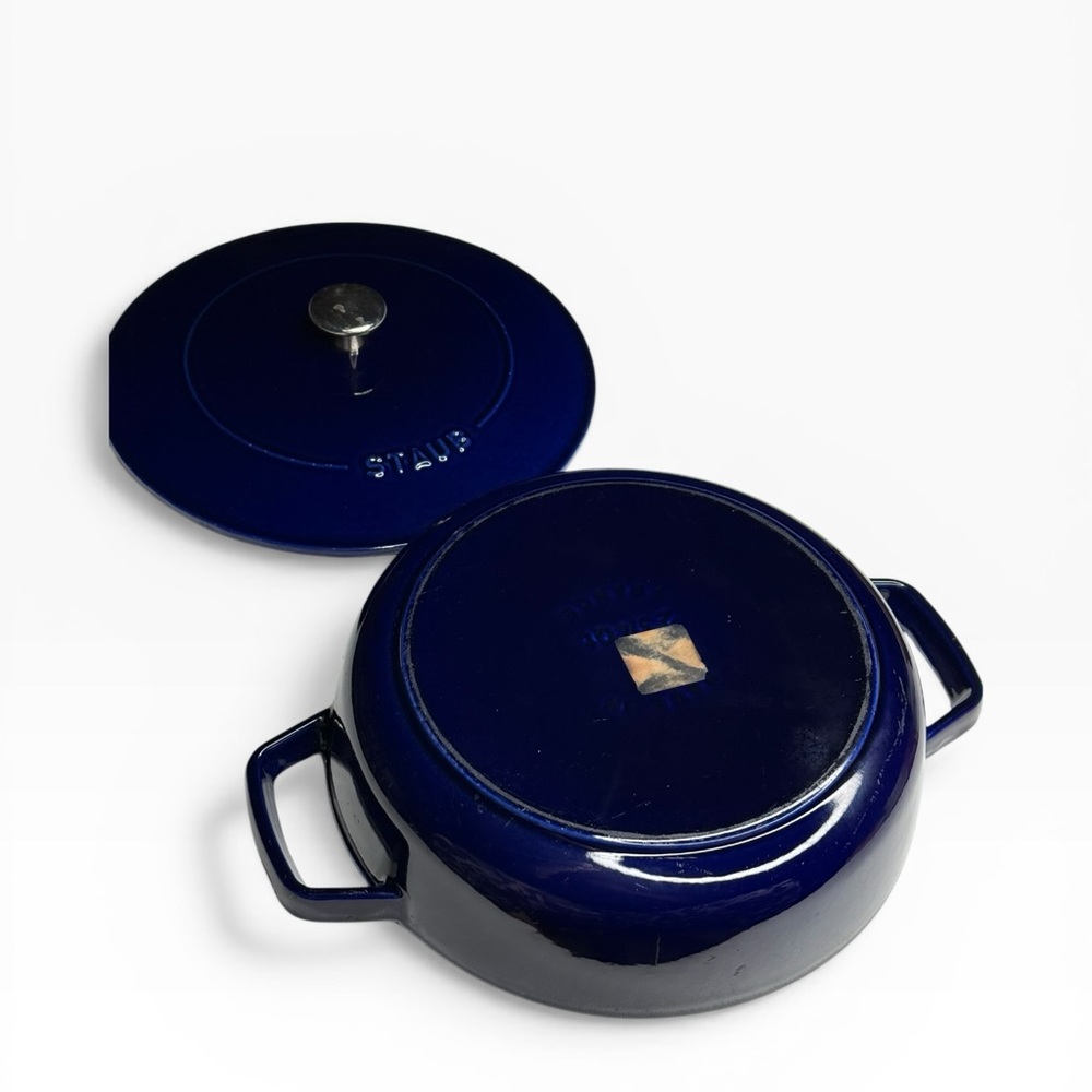 Staub 𖦹 Enameled Cast Iron Braiser with Enamel Lid 𖦹 Glossy Sapphire 𖦹 2L 3.5Q 𖦹 - Picture 12 of 16